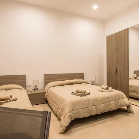 Clock House Apartment *