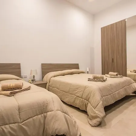 Clock House Apartment *